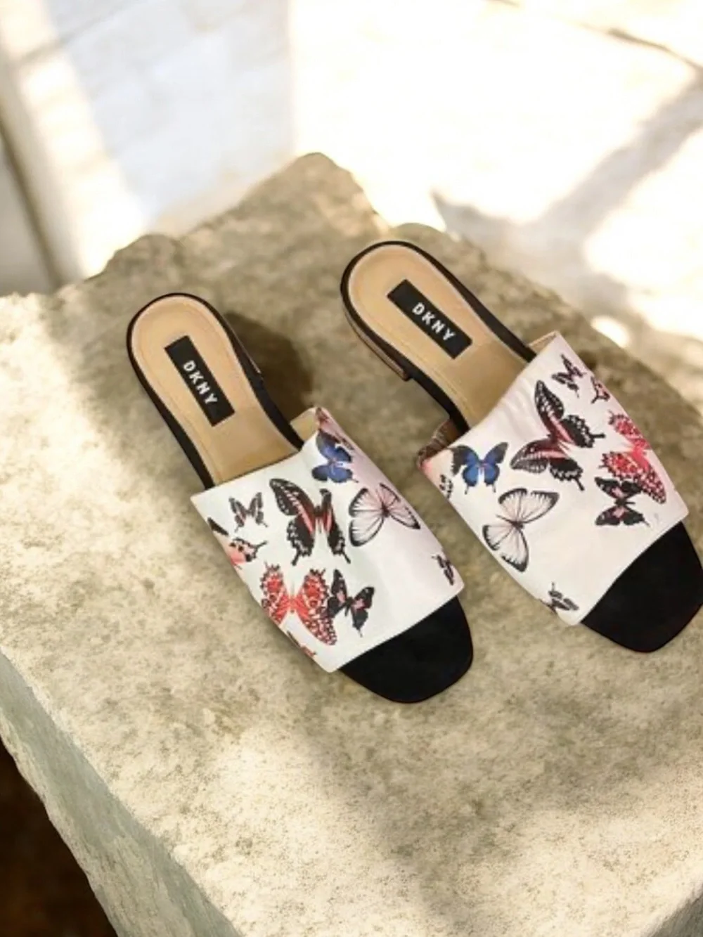 Women’s DKNY Leather Vibrant Multicolor Butterfly Print Slip On Mules Size 7.5